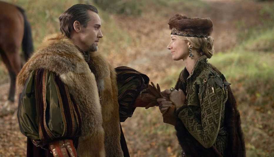 Jonathan Rhys Meyers, a la izquierda, y Joely Richardson en "The Tudors".