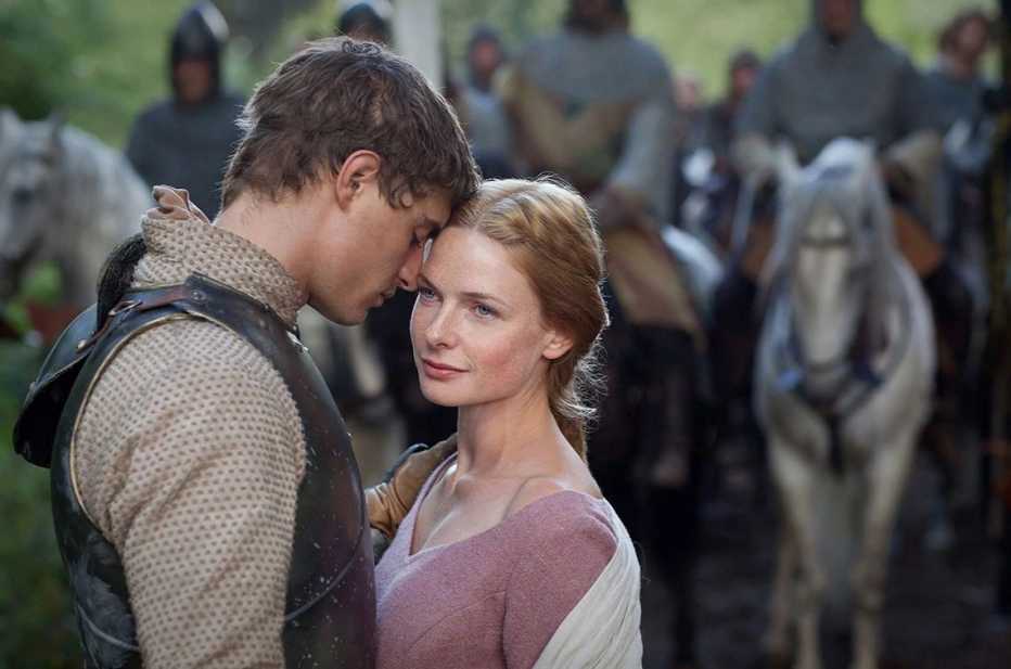 Max Irons y Rebecca Ferguson, a la derecha, en "The White Queen".
