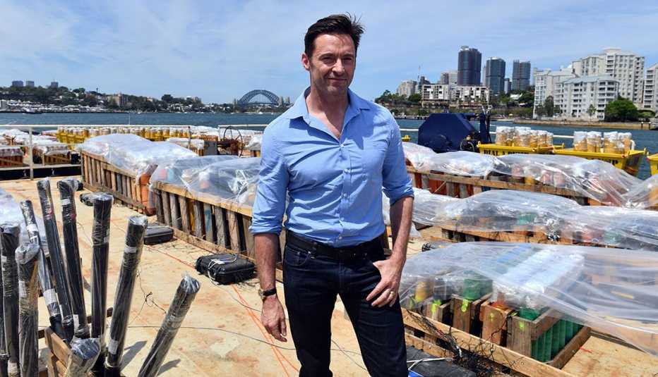 Hugh Jackman usando jeans 