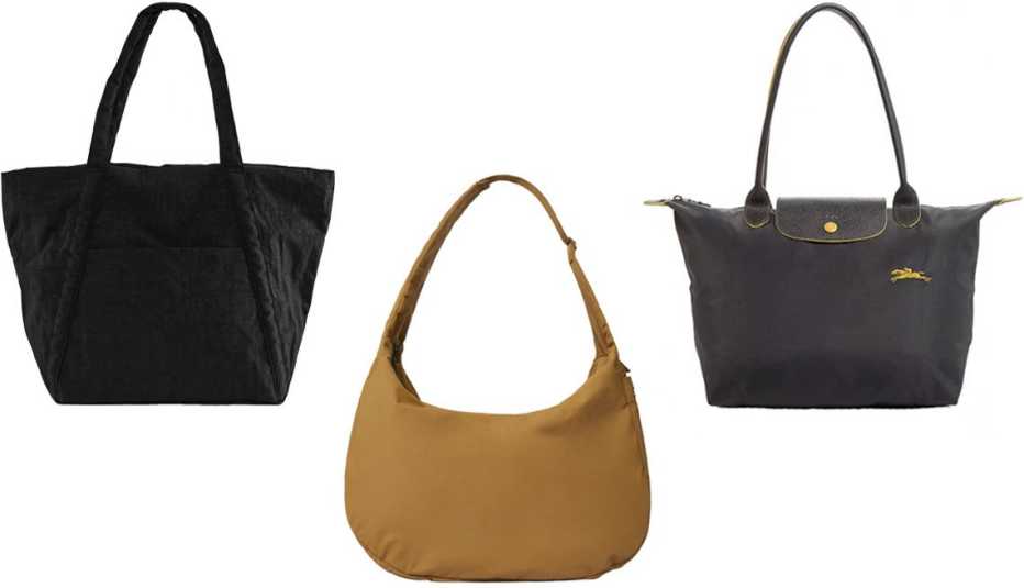 (De izquierda a derecha) Bolso ligero Baggu Cloud Bag en color negro; bolso grande Everlane The Oversize Carryall en color marrón verdoso; bolso pequeño con correa Longchamp Le Pliage Club Small Shoulder Tote en color gris/plata.