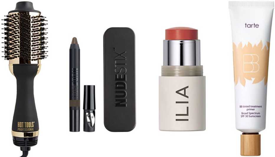 (Izquierda a derecha) Cepillo de secado Hot Tools 24K Gold One-Step Hair Dryer and Volumizer; lápiz de ojos Nudestix Magnetic Matte Waterproof Eye Color en color Slate; rubor para mejillas y labios Ilia Multi-Stick Cream Blush + Lip Tint en color Cheek to Cheek; crema base tarte BB Tinted Treatment Primer Broad Spectrum SPF30.