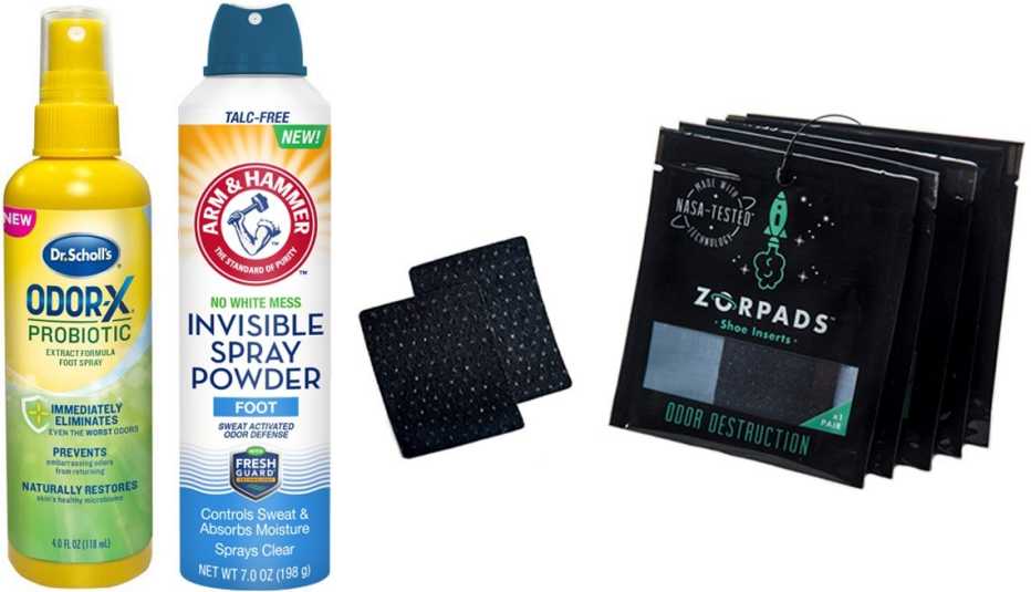 (De izquierda a derecha) Aerosol Dr. Scholl's Odor-X Probiotic Extract Formula Foot Spray; aerosol Arm & Hammer Invisible Spray Foot Powder; plantillas Zorpads Odor Eliminating Shoe Inserts.