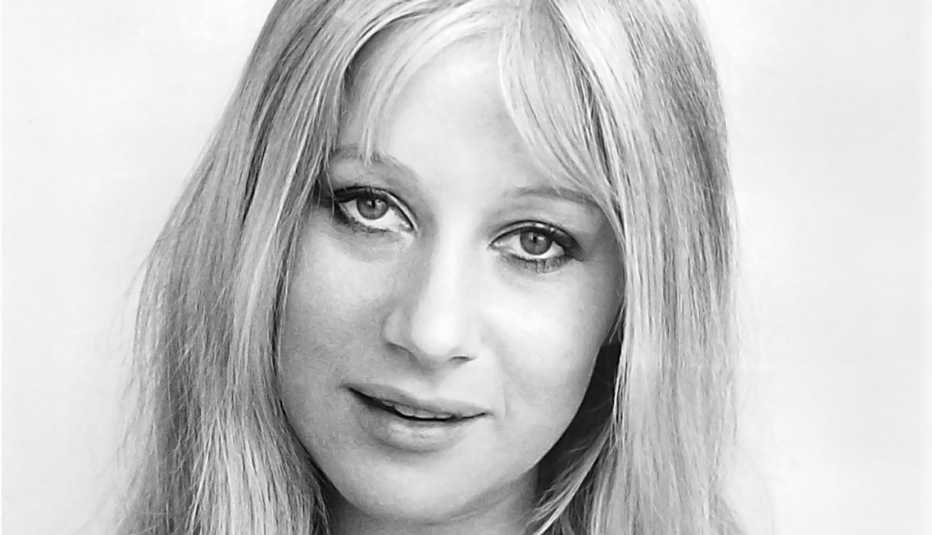 Retrato de la actriz británica Helen Mirren en una foto publicitaria en 1970