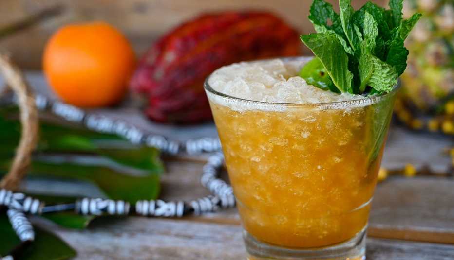 Bebida Mai Tai de ron jamaicano