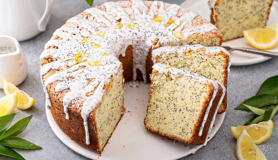 Pastel Bundt de semillas de amapola y limón