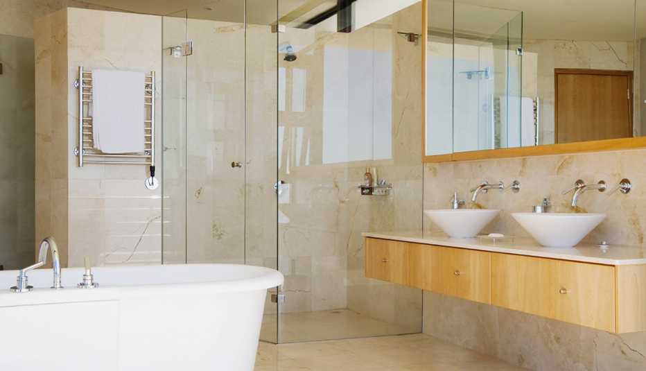 Vista de un baño neoclásico