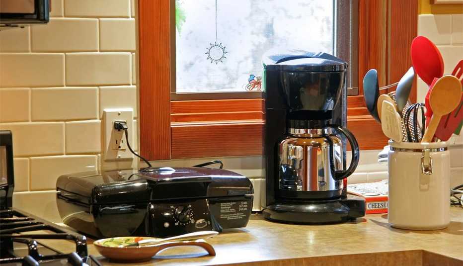 Electrodomésticos de cocina sobre un mesón