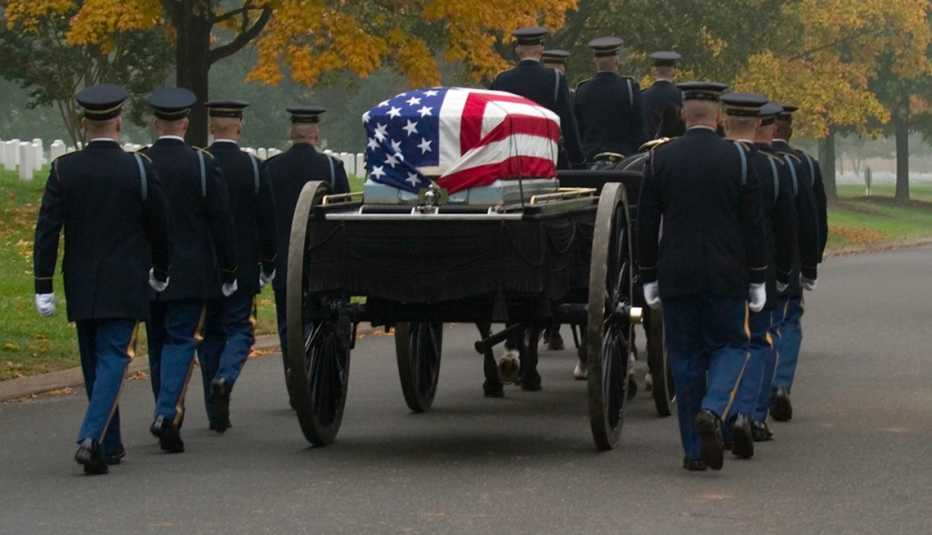 Funeral militar en el cementerio nacional de Arlington