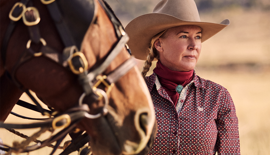 Diane Branagan junto a un caballo