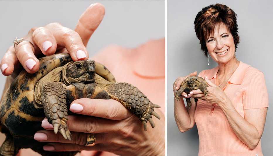 Joyce Romero y su tortuga Franklin 