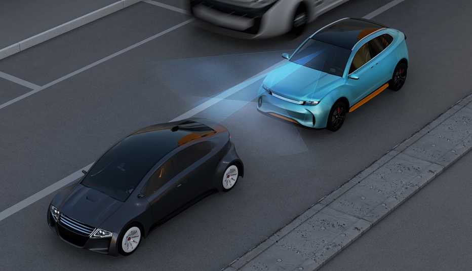 Sistema de frenado automático de un automóvil evita chocarse con otro auto.