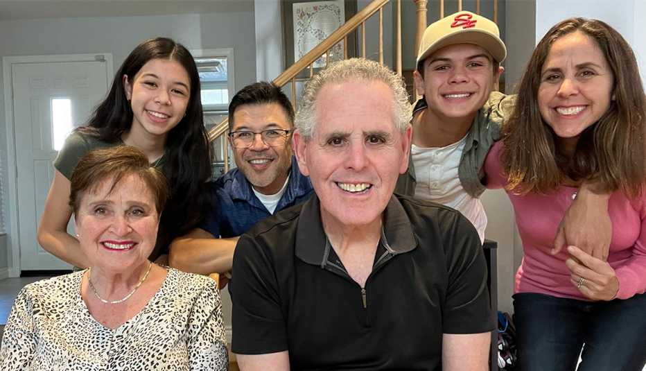 Foto grupal de la familia Cayetano