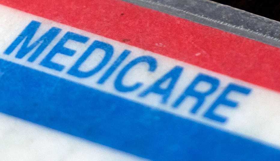 Toma cercana a una tarjeta de Medicare