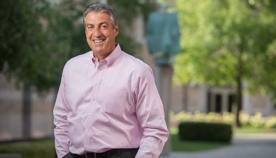 Chris Stevens en el campus de Mendoza College of Business 