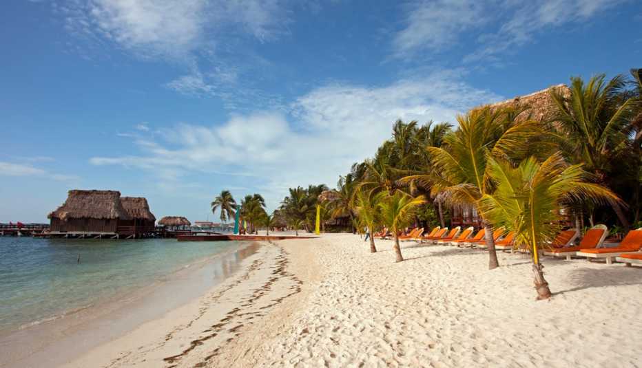 Playa tropical en San Pedro Ramons, Belice