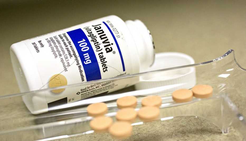Una botella blanca del medicamento Januvia