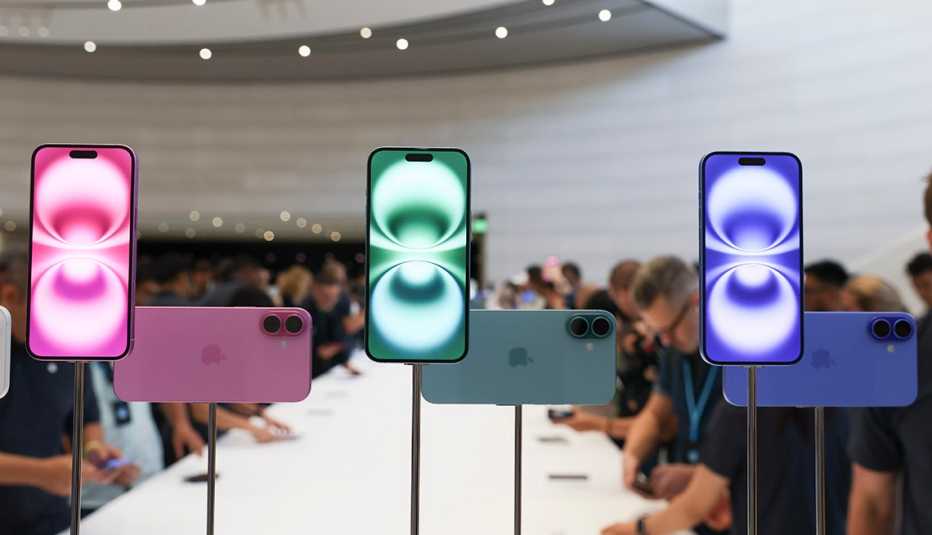 Varios teléfonos iPhone de última generación