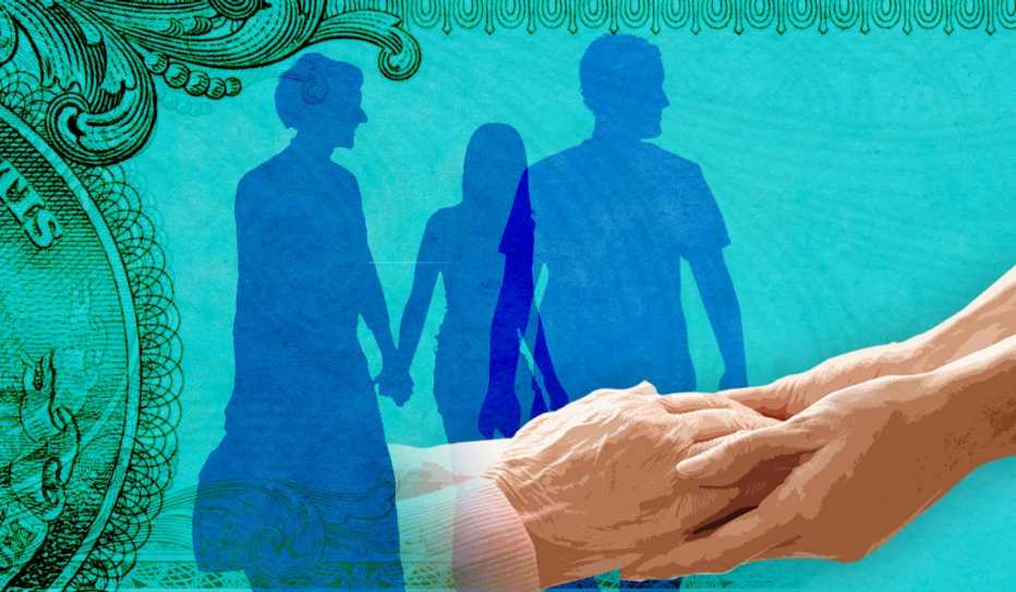 Manos entrelazadas de un anciano con las de un cuidador