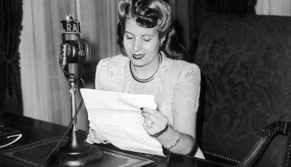 María Eva Duarte de Perón: ex primera dama de Argentina (1946–1952)