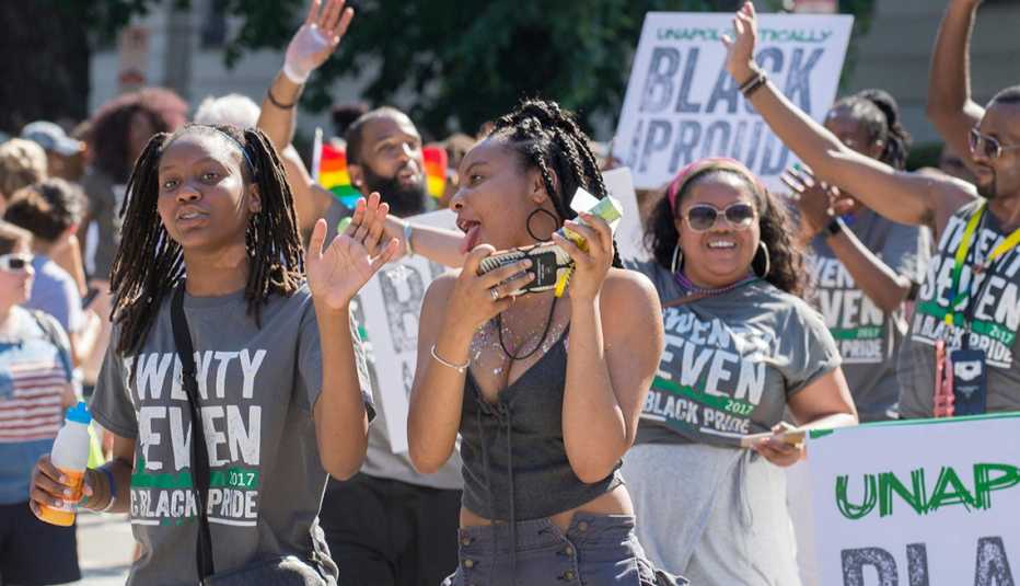 Personas celebran el DC Black Pride