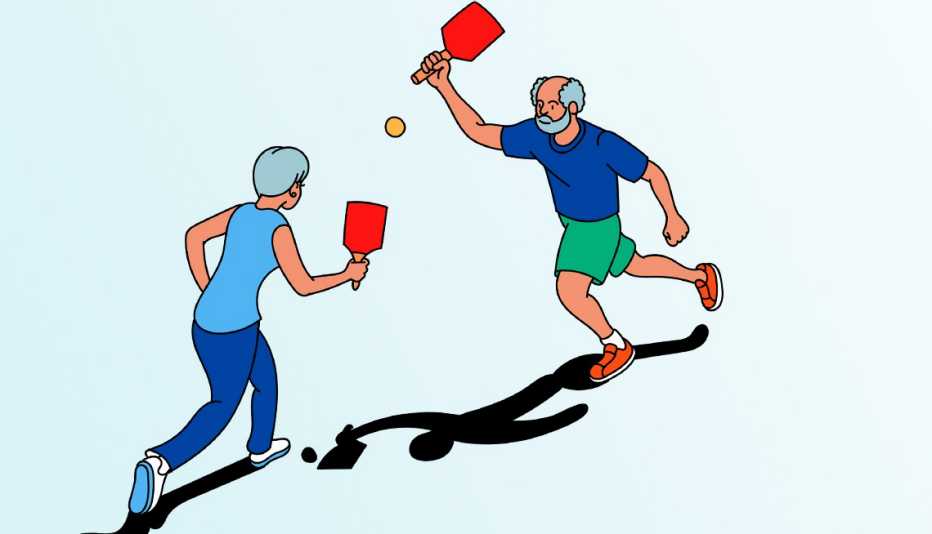 dos personas juegan pickleball
