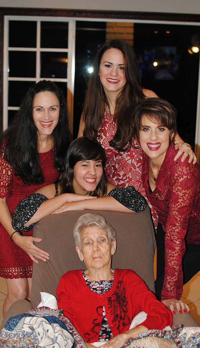 Mercedes Soler junto a su familia