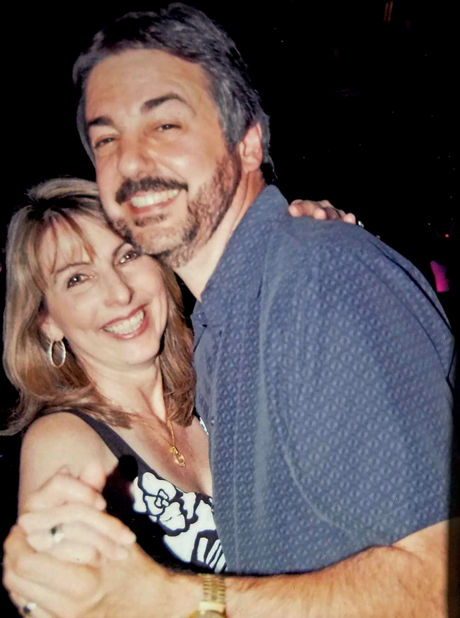 Laura Crews con su esposo Don.