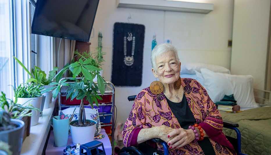 Carolyn Gibson en su cuarto.