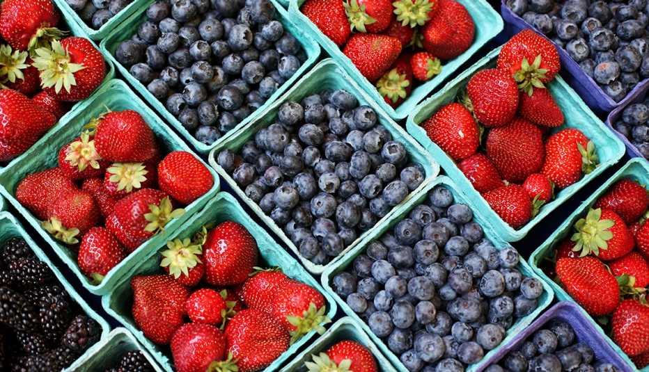 Fresas y arándanos azules