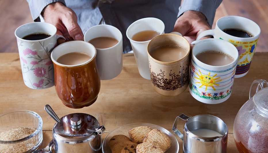 Varias tazas con cafe