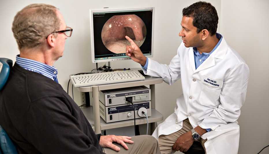 Médico y paciente en una consulta