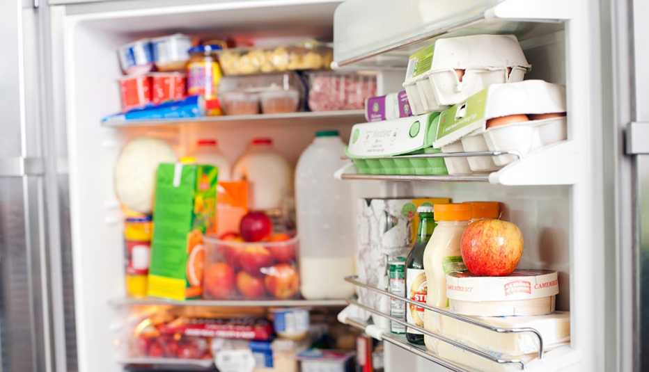 Refrigerador lleno de comida