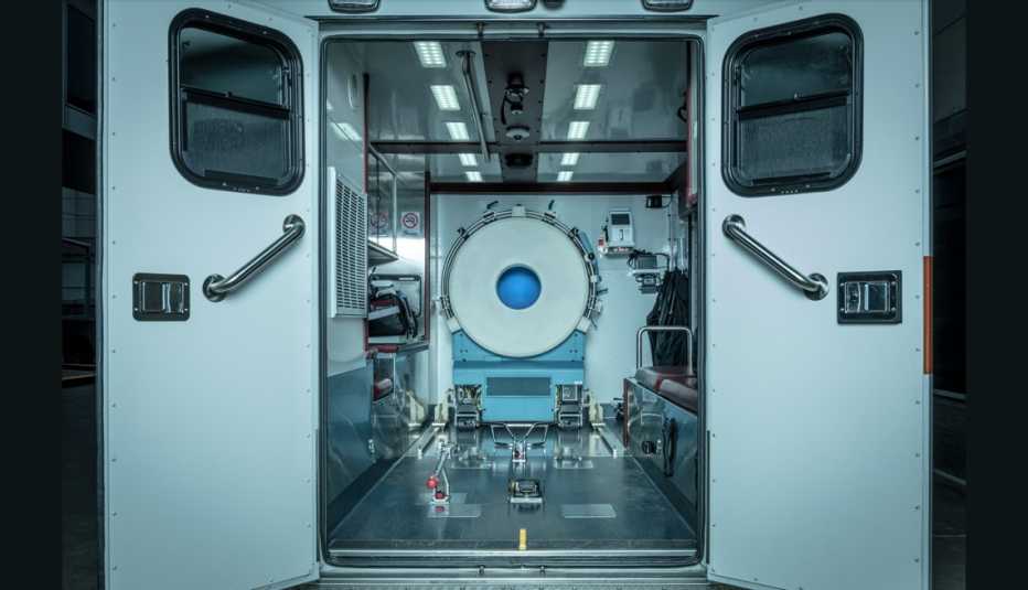 La unidad móvil para derrames cerebrales es una ambulancia especializada equipada con un tomógrafo portátil.