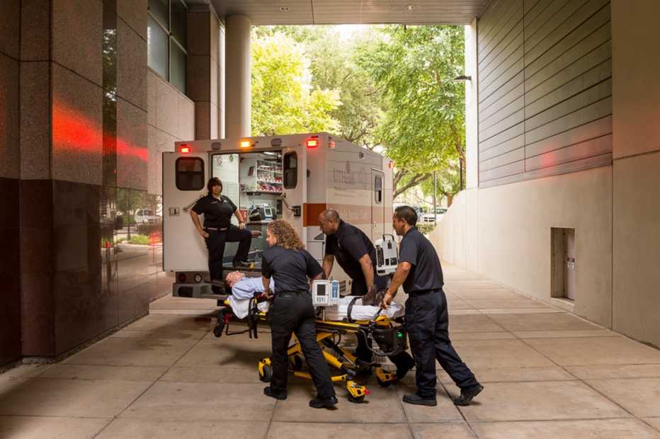 El UTHealth Mobile Stroke Unit Consortium en acción.