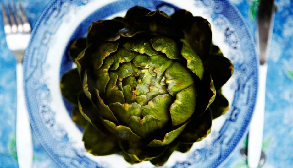 Alcachofa en un plato