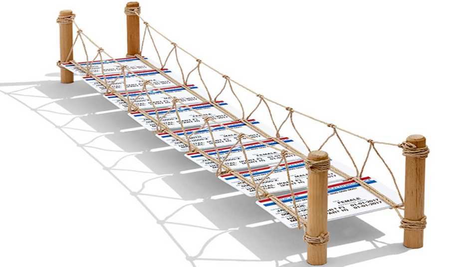 Puente hecho con tarjetas de Medicare