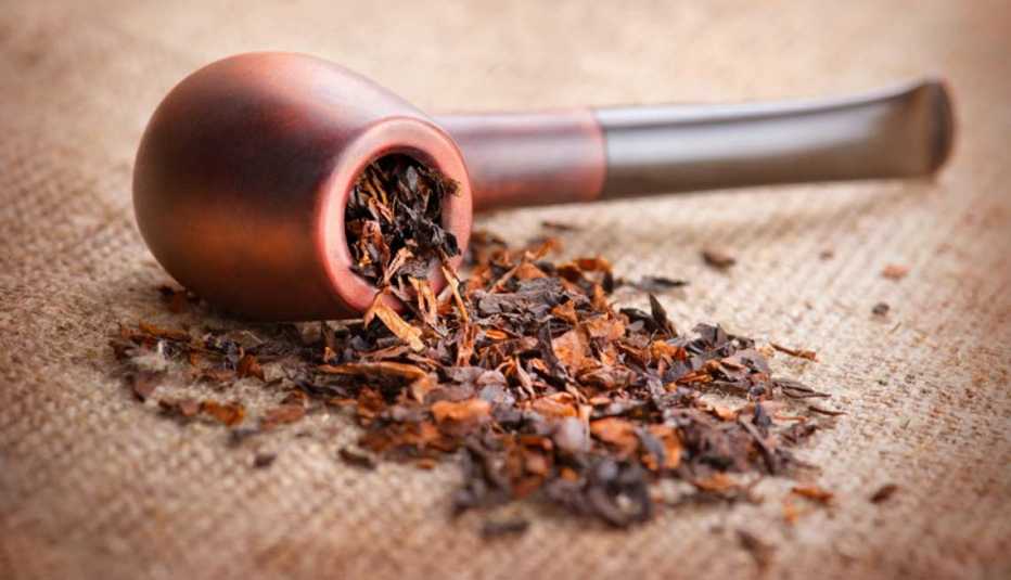 Tabaco y una pipa de fumar