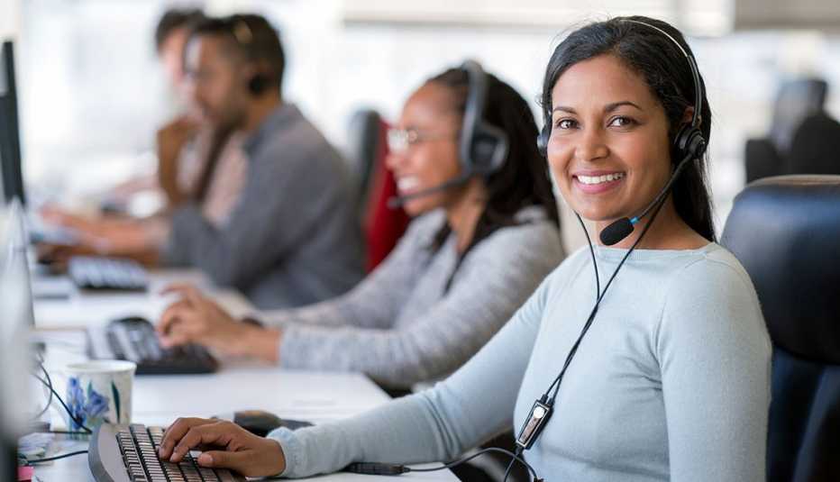 Operaria en una oficina de servicio al cliente
