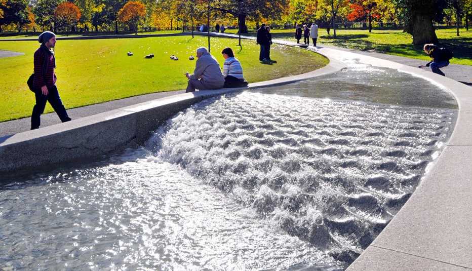 Fuente conmemorativa en honor a Diana, princesa de Gales.