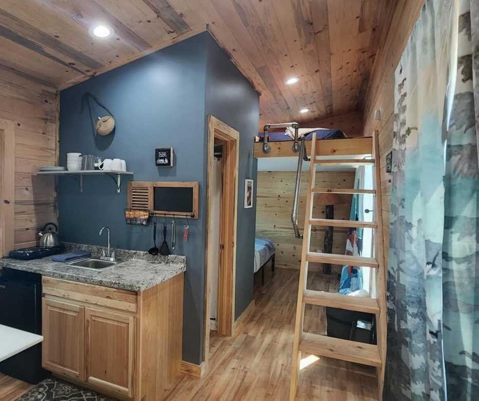 interior de una casa en WeeCasa Tiny House Resort