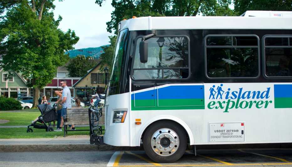Bus turístico en el Parque Nacional Acadia