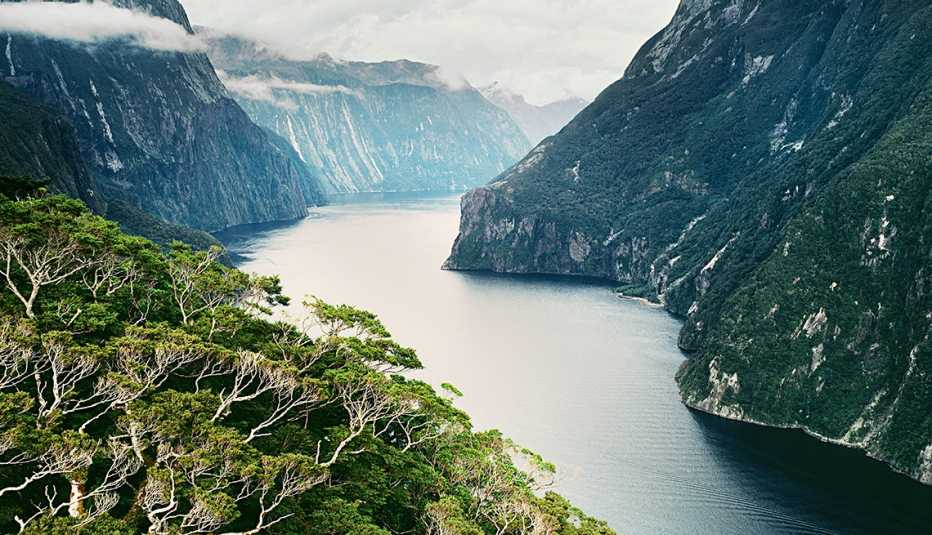 Glacier en el fiordo Milford Sound al sur de la isla Nueva Zelanda.