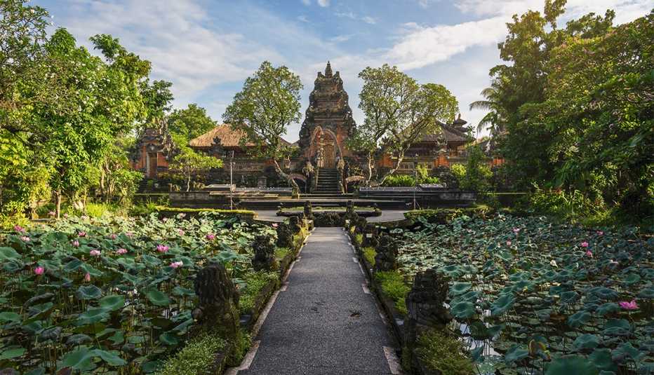 Templo de Pura Saraswati en Ubud, Bali, Indonesia