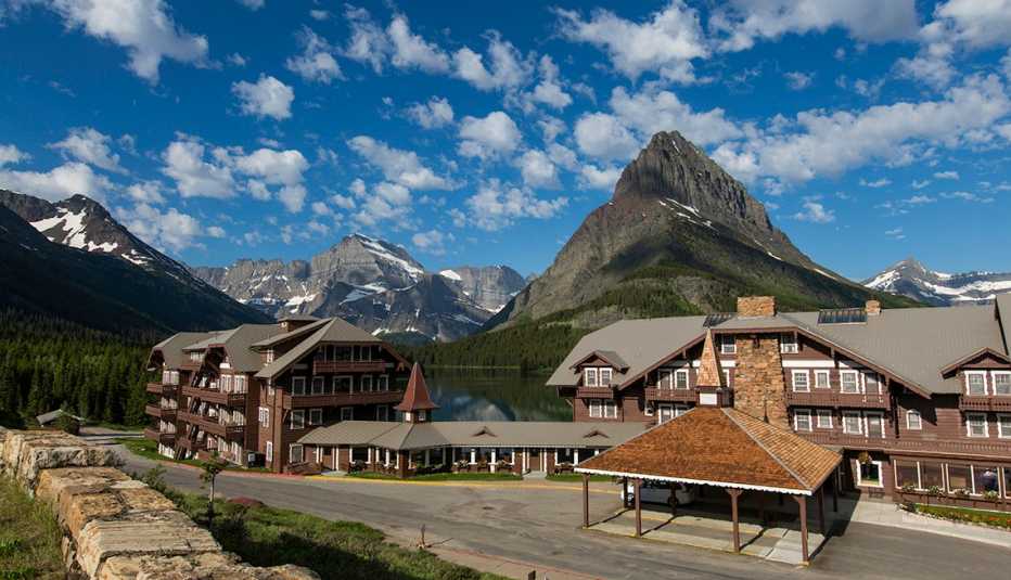 Many Glacier Hotel