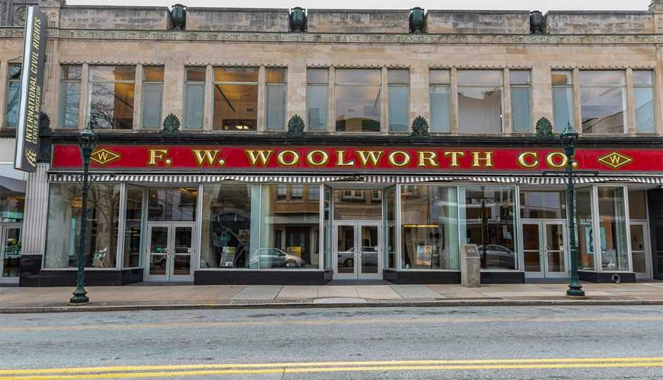El edificio F W. Woolworth donde se produjeron los primeros pasos para la integración en 1960