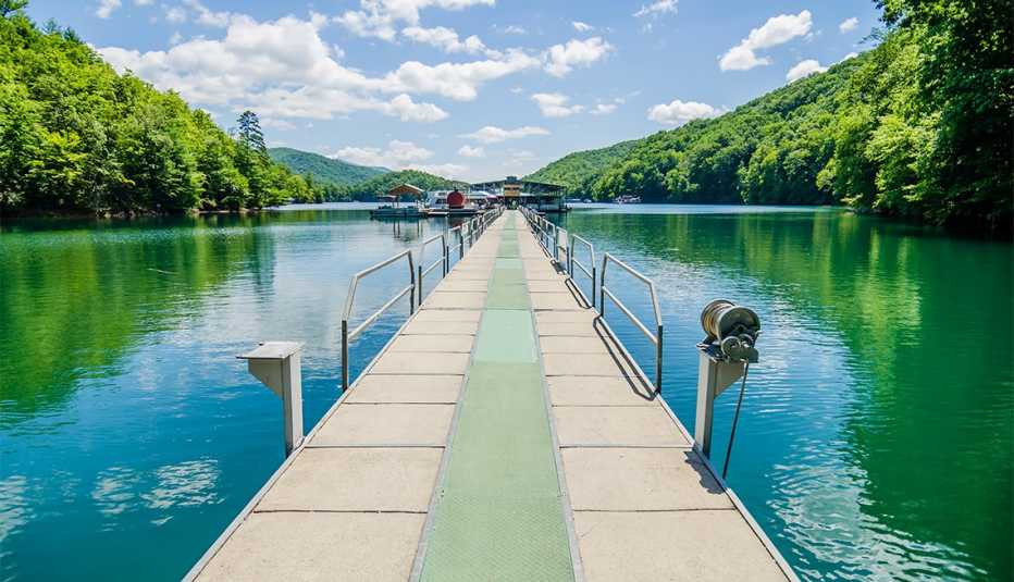 Rampa para botes en el lago Fontana