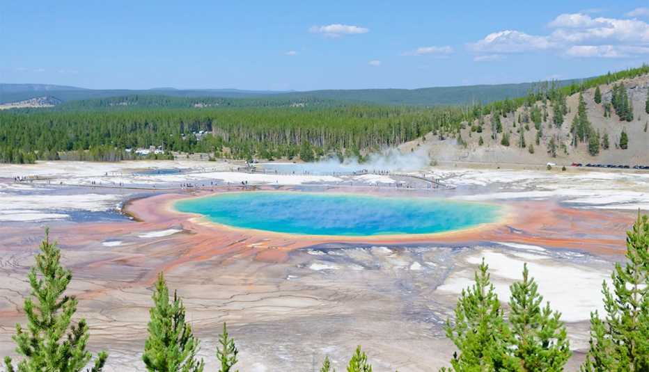 Imagen del Grand Prismatic Spring en el Parque Nacional Yellowstone