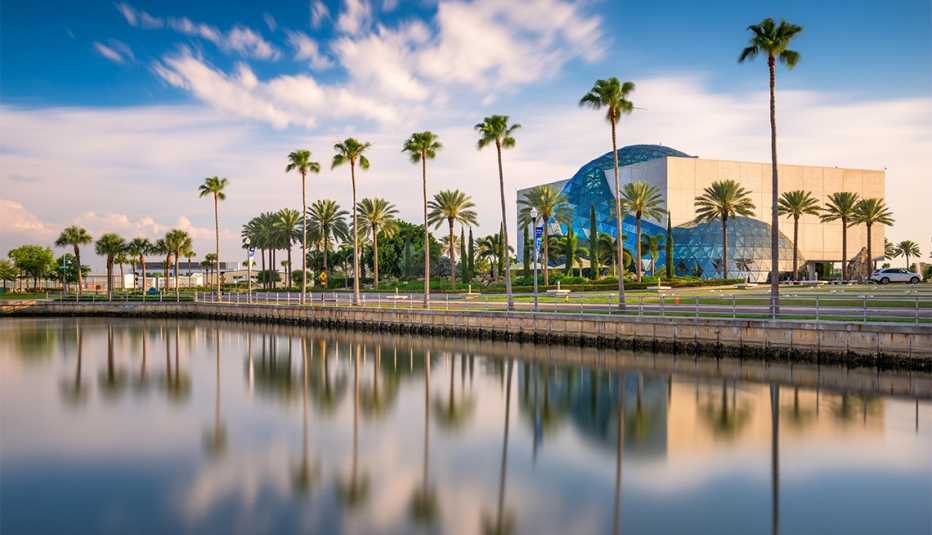 Panorámica del Salvador Dali Museum en St. Petersburg, FL