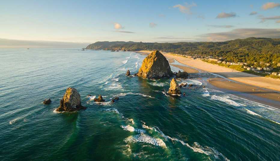Vista aérea de Canon Beach en Oregón