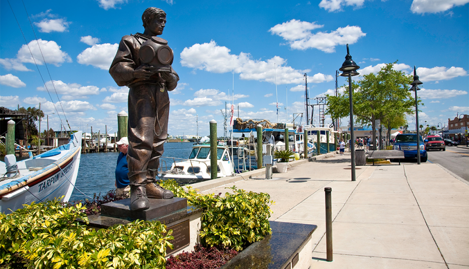 Estatua de un buzo en Tarpon Springs Florida